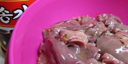 Шаг 1: жареной куриной печени с луком