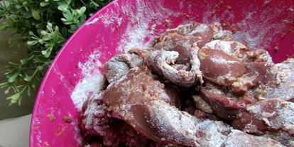 Шаг 3: жареной куриной печени с луком