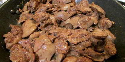 Шаг 5: жареной куриной печени с луком