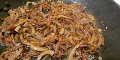 Шаг 8: жареной куриной печени с луком