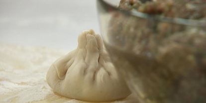 Шаг 1: хинкали с базиликома и перцема чили