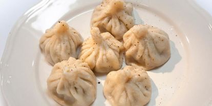 Шаг 2: хинкали с базиликома и перцема чили