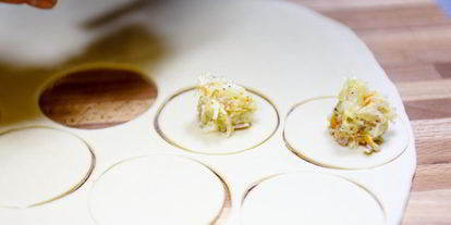 Шаг 8: пельменей с квашеной капустой