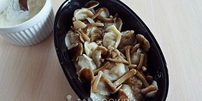 Шаг 8: пельменей с опятами и сыром в духовке