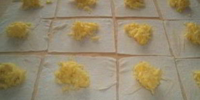 Шаг 2: пельменей с сулугуни