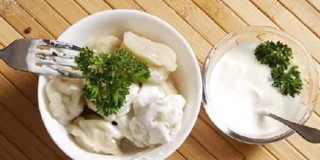 Рецепт пельменей с тушеной крольчатиной и острой сметаной