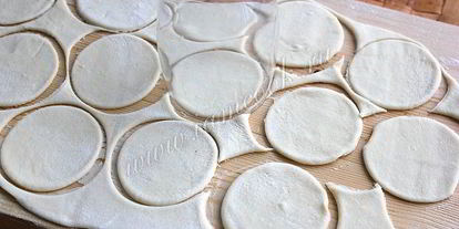 Шаг 8: теста для пельменей на молоке и сметане