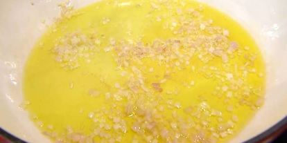 Шаг 2: паэлья с артишоками, горохом и сладким перцем