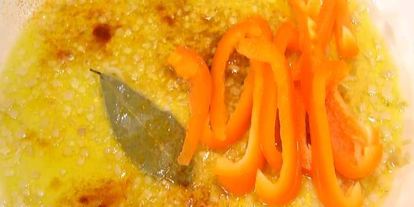 Шаг 3: паэлья с артишоками, горохом и сладким перцем