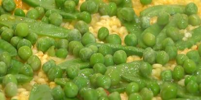 Шаг 8: паэлья с артишоками, горохом и сладким перцем