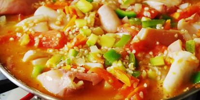 Шаг 2: паэльи с овощами и кальмарами