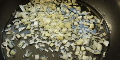 Шаг 1: паэльи с помидорами луком креветками