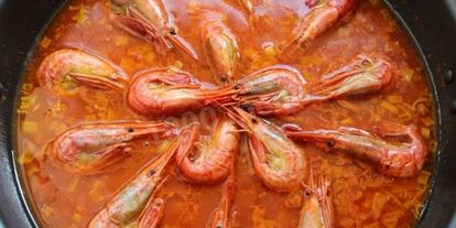 Шаг 4: паэльи с помидорами луком креветками