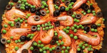 Шаг 6: паэльи с помидорами луком креветками