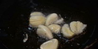 Шаг 1: паэльи с цыпленком и чорризо