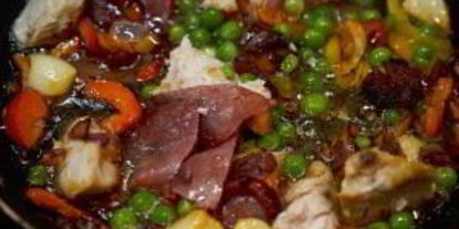 Шаг 5: паэльи с цыпленком и чорризо