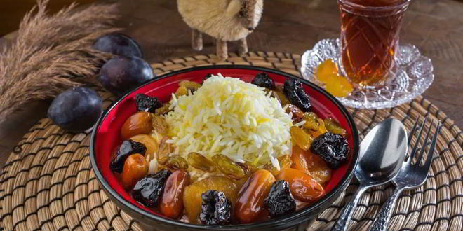 Рецепт сладкого плова с сушеными абрикосами, изюмом, корицей и сахарной пудрой ширин