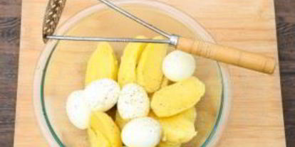 Шаг 1: пюре картофельного с яйцом