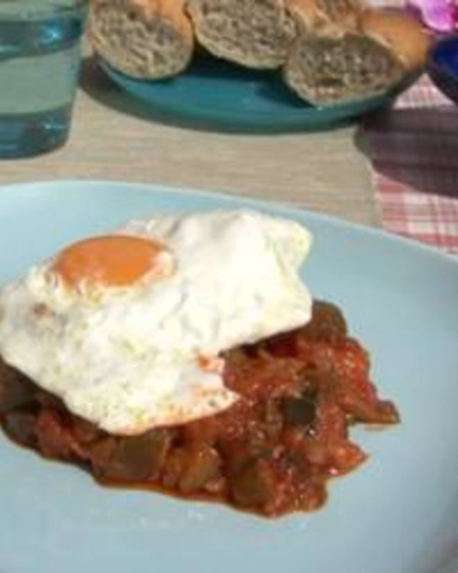 Рецепт испанского овощного рагу с яйцом