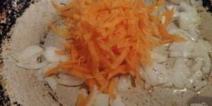 Шаг 2: овощного рагу с куриными сердечками