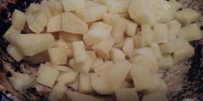 Шаг 4: овощного рагу с куриными сердечками