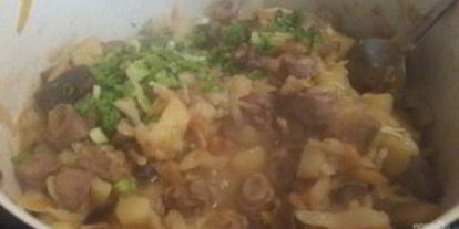 Шаг 8: овощного рагу с куриными сердечками