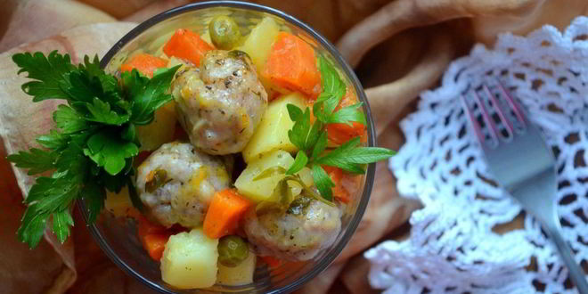 Рецепт овощного рагу с куриными шариками