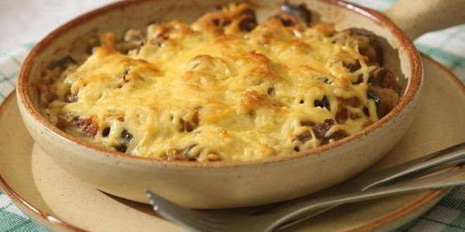 Рецепт рагу из баклажанов с говядиной под сырной корочкой