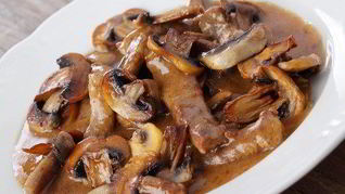 Рецепт Рагу из говядины с красным вином и грибами