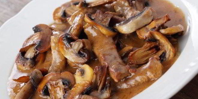 Рецепт Рагу из говядины с красным вином и грибами