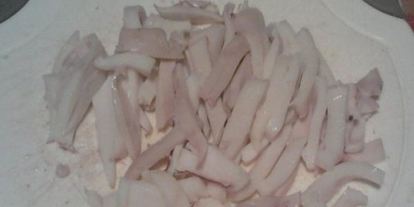 Шаг 3: рагу из сельдерея, кальмаров и омлета