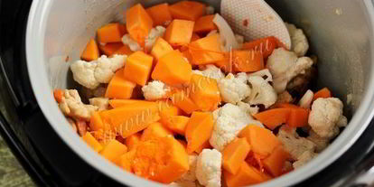 Шаг 4: рагу с курицей, тыквой и цветной капустой в мультиварке