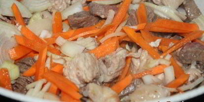 Шаг 1: рагу со свининой, говядиной, картофелем и репой