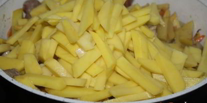 Шаг 3: рагу со свининой, говядиной, картофелем и репой