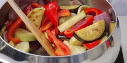 Шаг 1: рататуя на сковороде