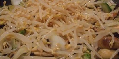 Шаг 41: рисовой лапши с креветками, мидиями и овощами