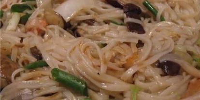 Шаг 43: рисовой лапши с креветками, мидиями и овощами