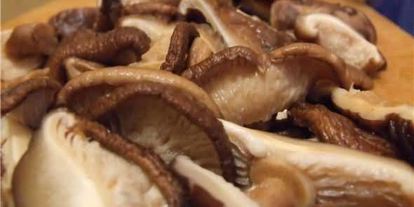 Шаг 23: рисовой лапши с креветками, мидиями и овощами