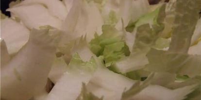 Шаг 27: рисовой лапши с креветками, мидиями и овощами