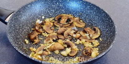 Шаг 4: ризотто из пасты орзо с грибами и горошком