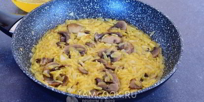 Шаг 9: ризотто из пасты орзо с грибами и горошком