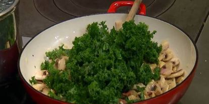 Шаг 6: ризотто с грибами, капустой кале и беконом