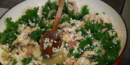 Шаг 8: ризотто с грибами, капустой кале и беконом