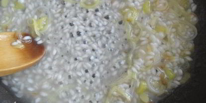 Шаг 5: ризотто с луком-пореем и лимонной крошкой