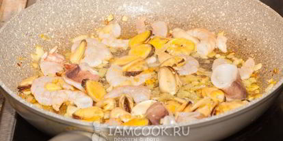 Шаг 7: ризотто с морепродуктами в томатном соусе