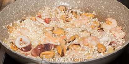 Шаг 8: ризотто с морепродуктами в томатном соусе