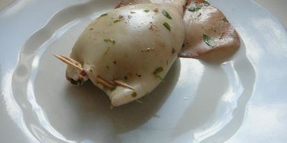 Шаг 4: фаршированного кальмара в сливочно-винном соусе