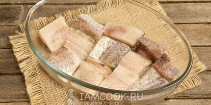 Шаг 7: филе минтая с картошкой в духовке