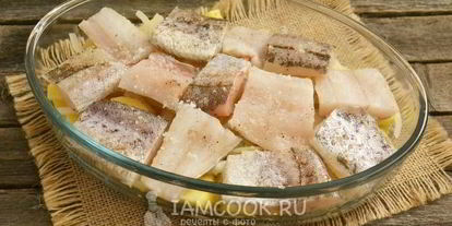 Шаг 11: филе минтая с картошкой в духовке