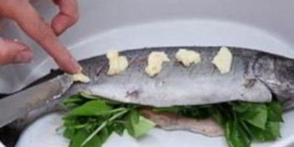 Шаг 3: форели, запеченной с базиликом